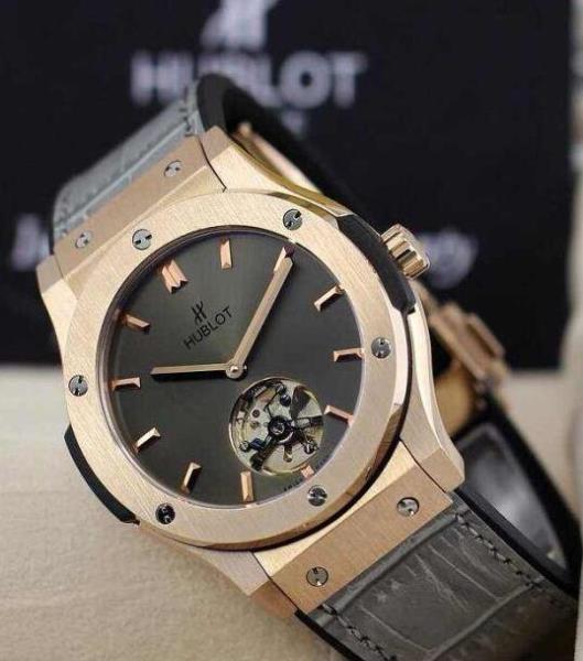 耐久性と高品質のHUBLOT ウブロ　個性的な自動巻き腕時計.