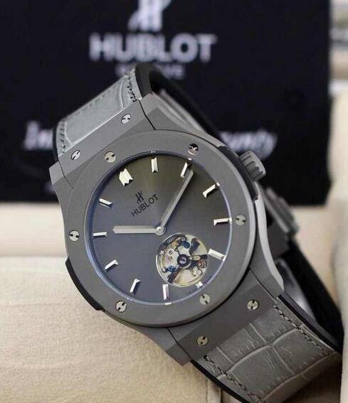 機能性や使い勝手に HUBLOT ウブロ　エレガントな雰囲気がある腕時計. 