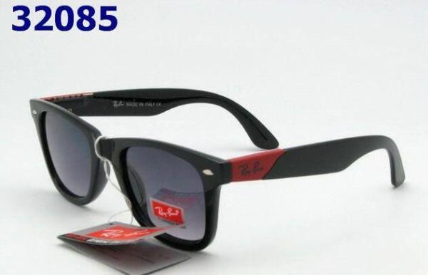 スタイルにも相性抜群RAYBAN レイバン 大人カジュアルのサングラス.　