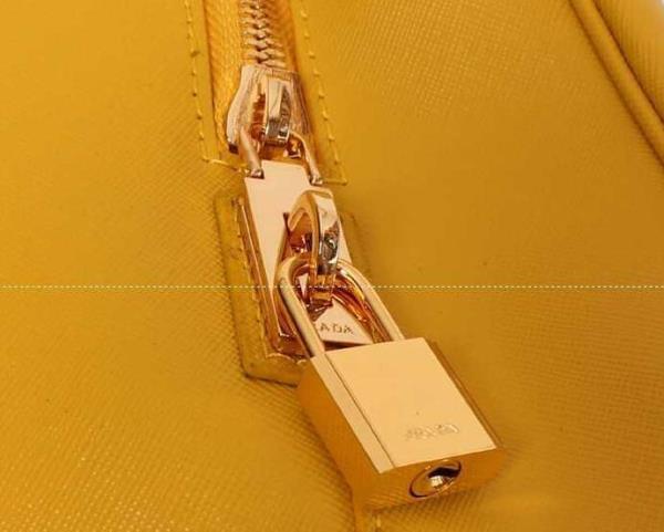 プレゼントにPRADA プラダコピー　大人っぽいレディース手持ち&ショルダー掛け.