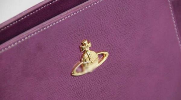 見た目以上のVIVIENNE WESTWOOD ヴィヴィアン ウエストウッド　大人気斜め掛け&手持ち&ショルダー掛けバッグ.