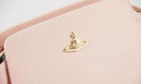ピンクの色味がVIVIENNE WESTWOOD ヴィヴィアン ウエストウッドコピー　ビジネスシーンにも最適なレザーバッグ.