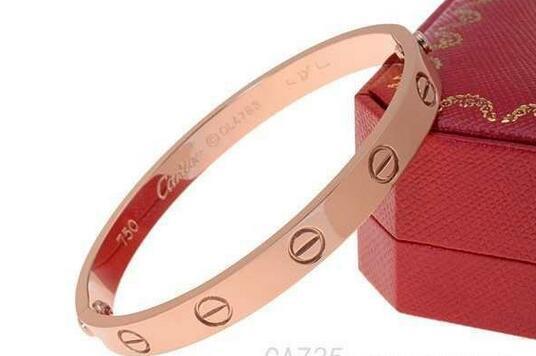 美しく洗練された CARTIER カルティエ  上品さと優雅さ バングル.