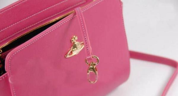 実用的なVIVIENNE WESTWOOD ヴィヴィアン ウエストウッド 　上品で遊び心のあるショルダーバッグ.