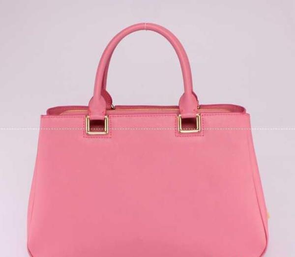 汎用性の高さも人気のPRADA プラダ　機能と美貌を両立したレディース手持ち&ショルダー掛け.