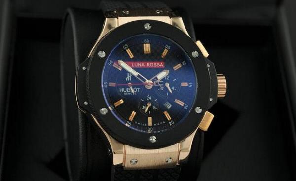 人気急上昇 Hublotウブロ  6針クロノグラフ 日付表示機能性あるサファイヤクリスタル風防メンズ腕時計.