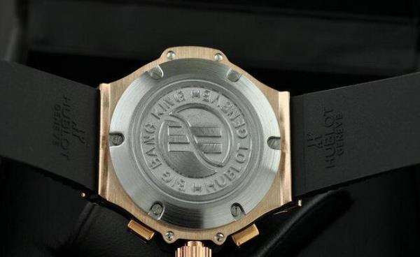 人気急上昇 Hublotウブロ  6針クロノグラフ 日付表示機能性あるサファイヤクリスタル風防メンズ腕時計.