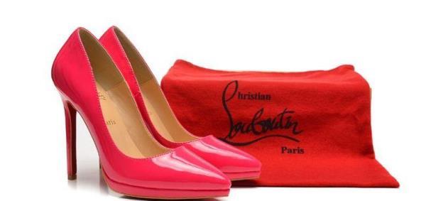 女らしさ引き立ているChristian Louboutinクリスチャンルブタン 大人クールなエレガントレディースパンプス.
