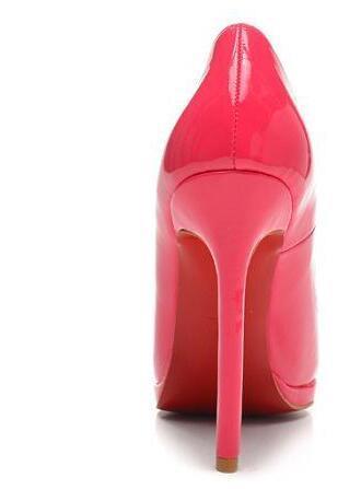 女らしさ引き立ているChristian Louboutinクリスチャンルブタン 大人クールなエレガントレディースパンプス.