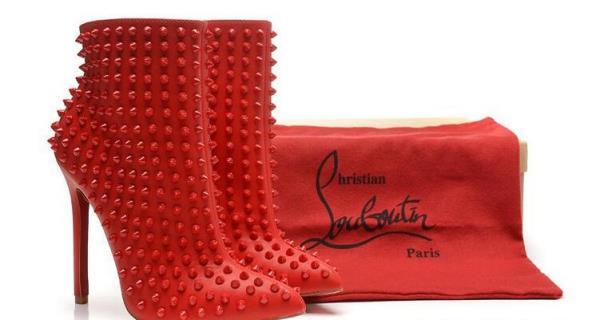 評判が高いChristian Louboutinクリスチャンルブタン スタッズ レッドソール ブーツ ヒール高さ12CM.