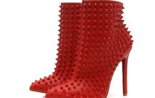 評判が高いChristian Louboutinクリスチャンルブタン スタッズ レッドソール ブーツ ヒール高さ12CM.