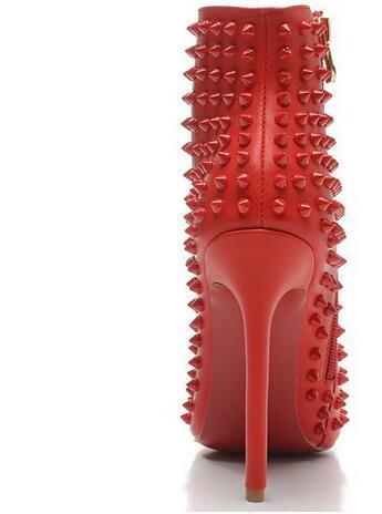 評判が高いChristian Louboutinクリスチャンルブタン スタッズ レッドソール ブーツ ヒール高さ12CM.