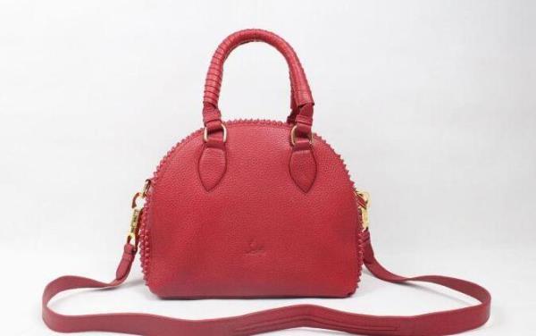 洗練されたChristian Louboutinクリスチャンルブタン しなやかな風合い手持ち&ショルダー掛け.
