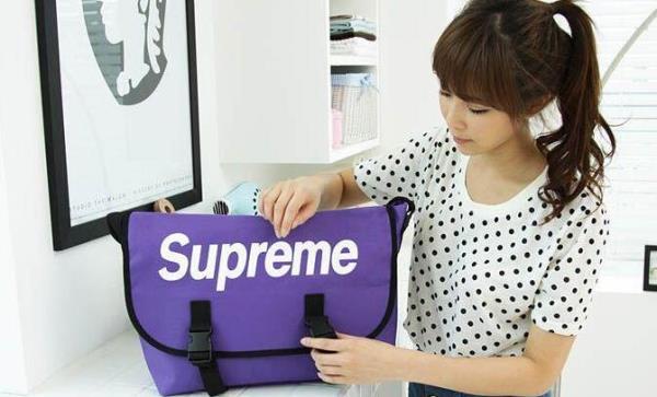 お買い物SUPREME シュプリームコピー　洗練された印象に溢れるショルダーバッグ.