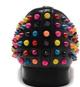 トレンド感を加えた Christian Louboutinクリスチャンルブタン スニーカー.