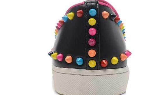 日本が誇るChristian Louboutinクリスチャンルブタン 独創的なデザインスニーカー.