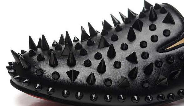 安定感のあるChristian Louboutinクリスチャンルブタン 相性も良い ビジネスシューズ.