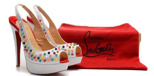 夏に重宝するChristian Louboutinクリスチャンルブタンコピー 　シンプルデザイン　パンプス.