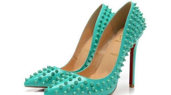 今季流行のChristian Louboutin クリスチャンルブタンコピー エレガントな雰囲気あるパンプス.　