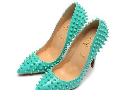 今季流行のChristian Louboutin クリスチャンルブタンコピー エレガントな雰囲気あるパンプス.　