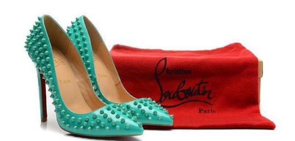 今季流行のChristian Louboutin クリスチャンルブタンコピー エレガントな雰囲気あるパンプス.　