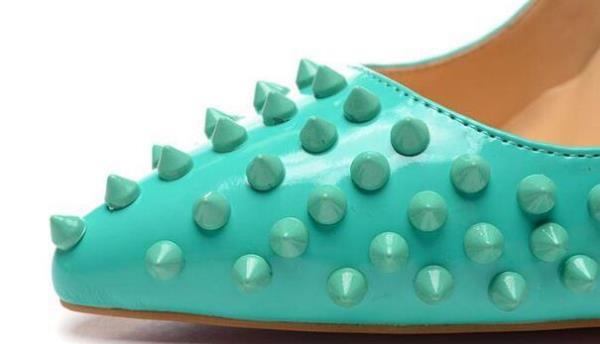 今季流行のChristian Louboutin クリスチャンルブタンコピー エレガントな雰囲気あるパンプス.　