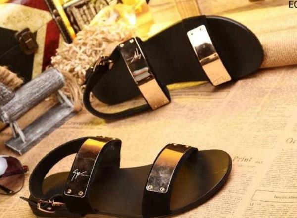 安定感あるGIUSEPPE ZANOTTI ジュゼッペ ザノッティコピー 歩きやすさも抜群 サンダル.