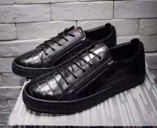 軽量化を図るGIUSEPPE ZANOTTIジュゼッペ ザノッティ 偽物　人気のシューズ