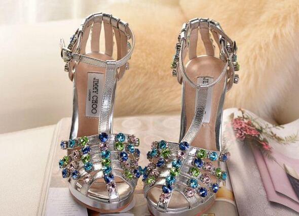 人気の高いJIMMY CHOO ジミーチュウ スーパーコピー プレゼントにパンプス.