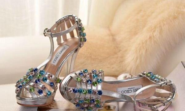 人気の高いJIMMY CHOO ジミーチュウ スーパーコピー プレゼントにパンプス.