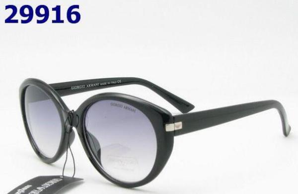 重宝するARMANI　アルマーニ　便利なケース付きサングラス EA4086F 