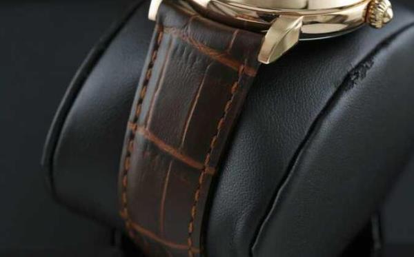 愛着が深まるPATEK PHILIPPE パテックフィリップ 　洗練されたデザイン　自動巻きメンズ腕時計　
