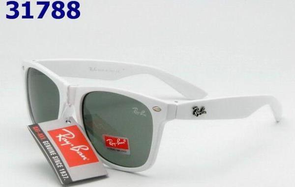 重宝するレイバンサングラス人気　RAYBAN　長年愛され続けているサングラス
