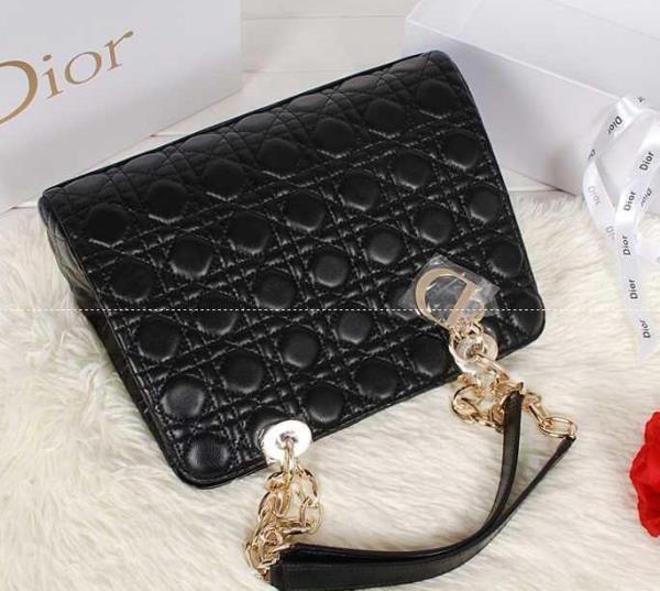 高品質　ディオール スーパー コピー　オンオフ問わず活躍するDIOR バッグ