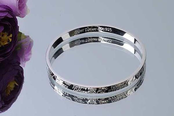 美品　TIFFANY&CO　バングル　手元を大人のティファニー人気アクセサリー