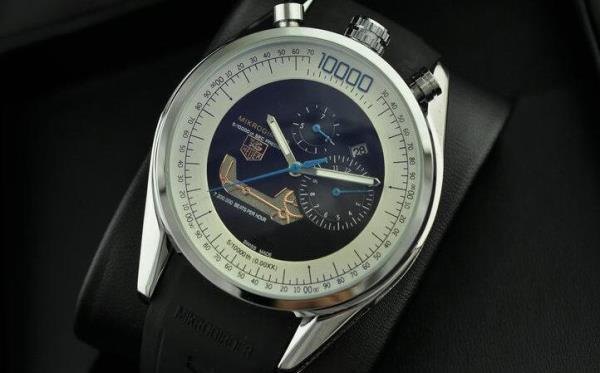 実用性も抜群タグホイヤー腕時計メンズ　TAG HEUER　 5針クロノグラフ　 43.55mm　飽きのこないメンズモデル
