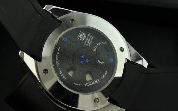 実用性も抜群タグホイヤー腕時計メンズ　TAG HEUER　 5針クロノグラフ　 43.55mm　飽きのこないメンズモデル