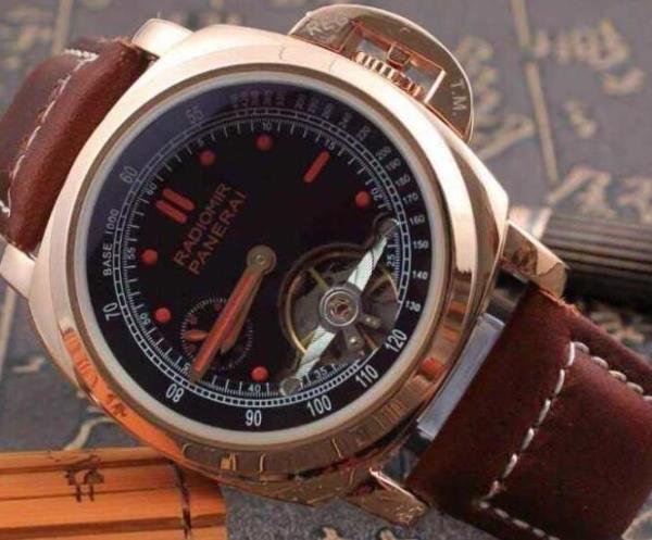数量限定　オフィチーネ パネライ OFFICINE PANERAI　  珍しい地金質感の3針クロノグラフ 機械式（自動巻き）腕時計メンズ 人気