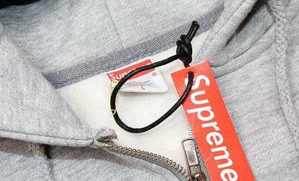 相性の良い SUPREME シュプリーム 柔らかい素材感あるパーカーブランド人気 
