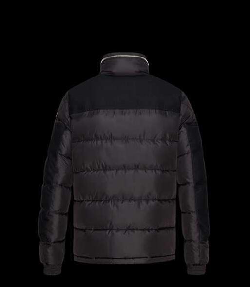 80％off セール　モンクレール コピー 通販　MONCLER 季節感のあるダウンジャケット