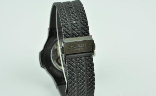 品質の高さ HUBLOT ウブロ 6針 セラミック ラバービッグバン 301.SX.130.RX 　自動巻きメンズ腕時計