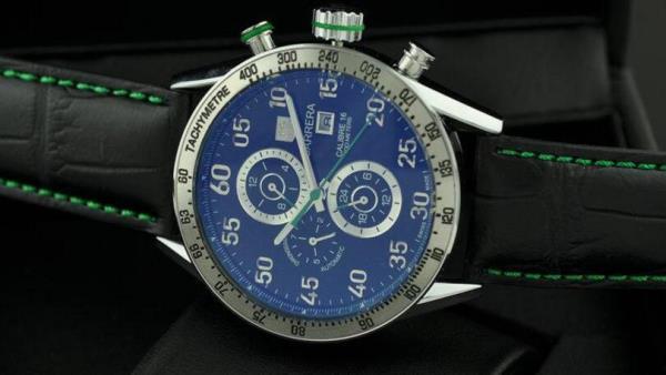 圧倒的な高級感タグホイヤー TAG HEUER カレラ アリゲーターレザー メンズ CV2A1R.FC6235 艶ありの腕時計