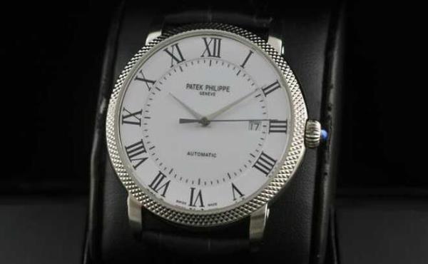 防水を誇るPATEK PHILIPPE パテックフィリップ 愛用できる自動巻き腕時計