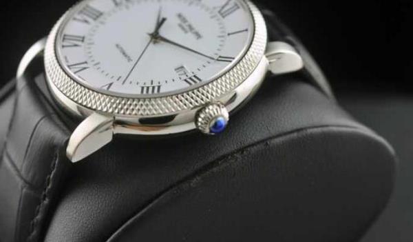 防水を誇るPATEK PHILIPPE パテックフィリップ 愛用できる自動巻き腕時計