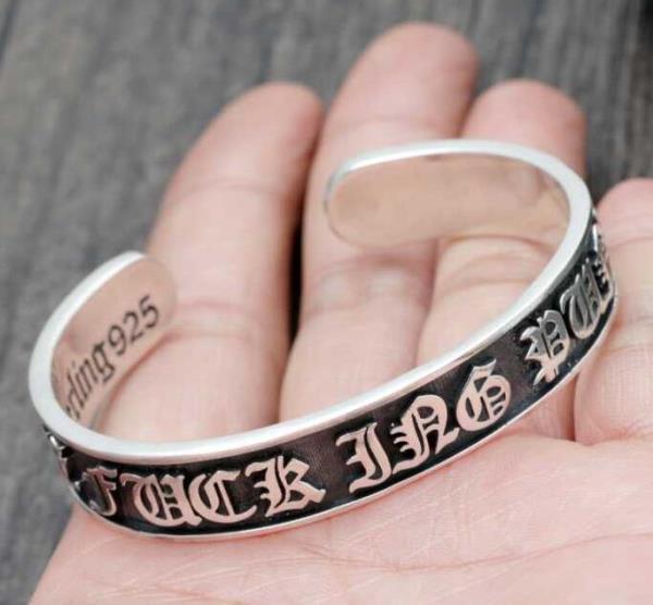 上品さが際立つクロムハーツ CHROME HEARTS スーパー コピーシルバー925 メッセージ性の強いバングル