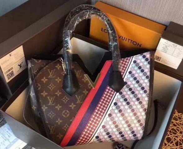 高品質素材を使っているLOUIS VUITTONルイヴィトンコピーの本革のレディースハンドバッグ
