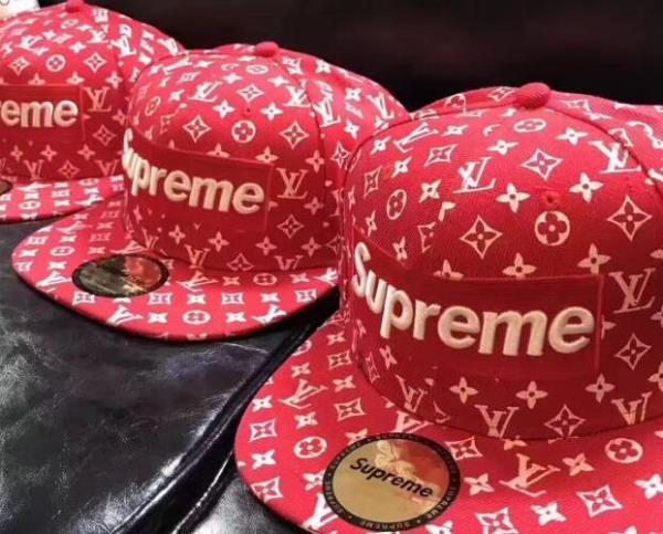 肌触りの気持ちいのSUPREMEシュプリームキャップコピーボックスロゴ付き赤色のベースボールキャップ～