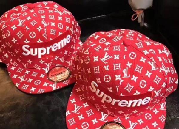 肌触りの気持ちいのSUPREMEシュプリームキャップコピーボックスロゴ付き赤色のベースボールキャップ～