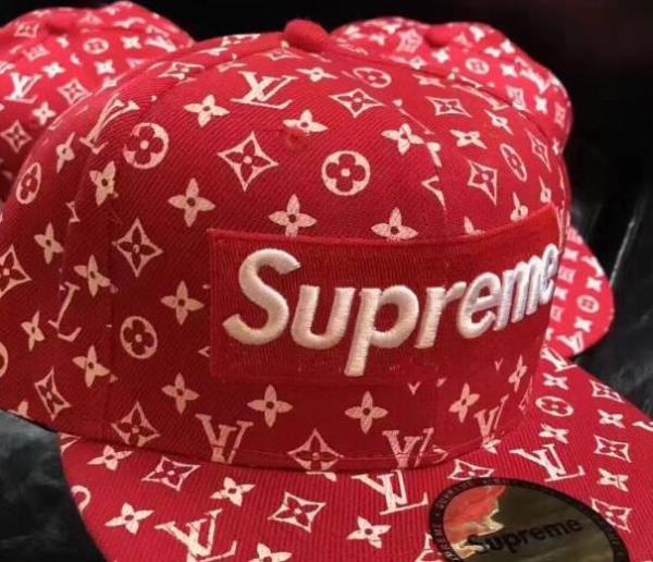 肌触りの気持ちいのSUPREMEシュプリームキャップコピーボックスロゴ付き赤色のベースボールキャップ～