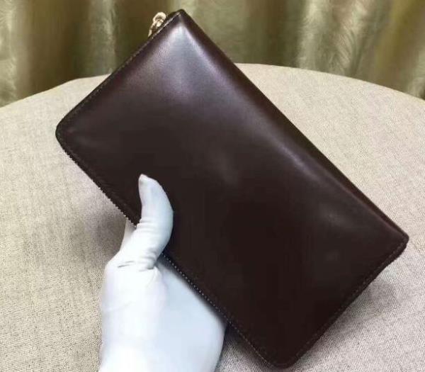 春夏に大活躍！PRADAプラダコピー財布ラウンドファスナーウォレットブラック、コーヒー色のメンズ長財布